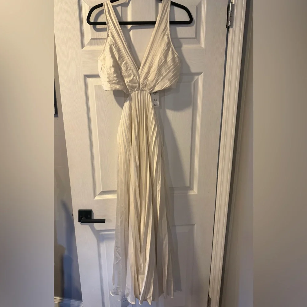 Abercrombie & Fitch Giselle Pleated Cutout Maxi Dress size Large NWT. PRICE FIRM - Picture 4 of 8